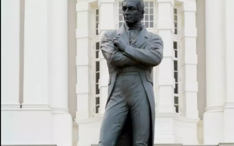 Original Statue of Sir Stamford Raffles