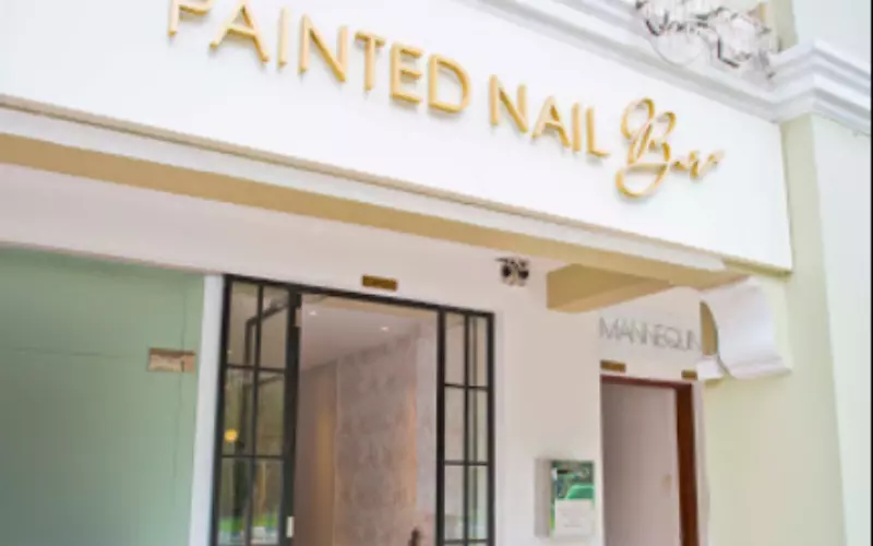 Painted Nail Bar