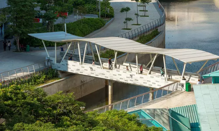 The bridge of Rochor River Park.