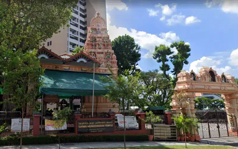 An image of Sri Darma Muneeswaran Temple clicked from outside of the temple