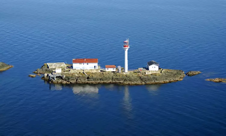 Some houses on the Sisters Island between the sea